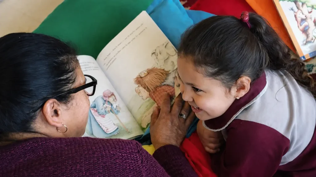 Calidad de las interacciones en la lectura de cuentos en el hogar